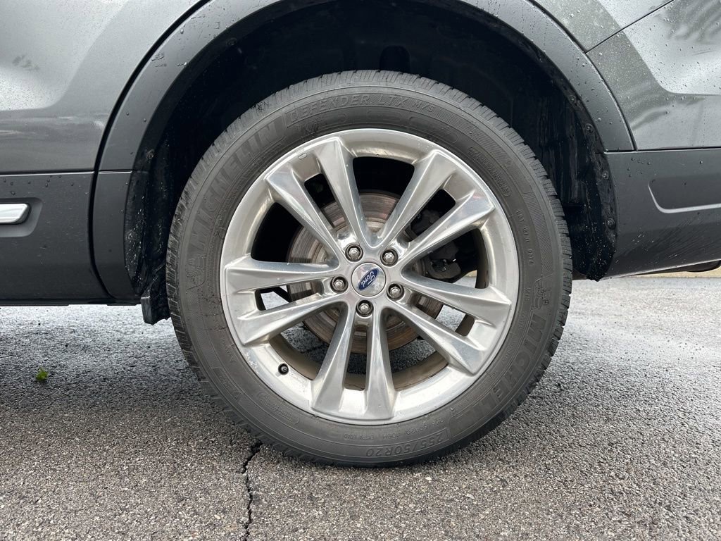 Used 2019 Ford Explorer XLT w/ Equipment Group 202A AWD/4WD image 8