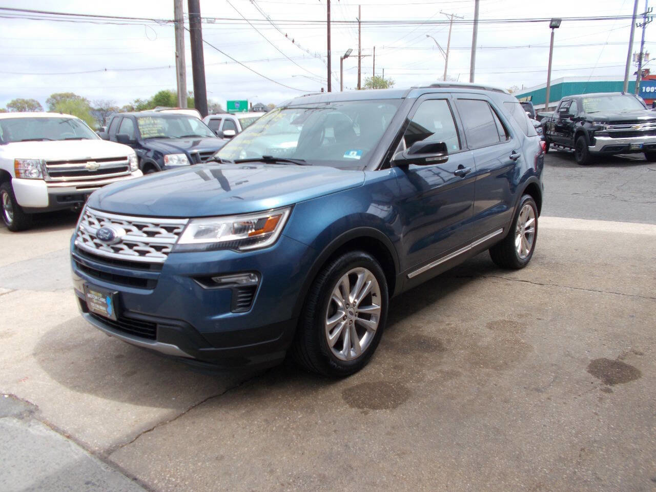 Used 2018 Ford Explorer XLT w/ Equipment Group 202A AWD/4WD image 6