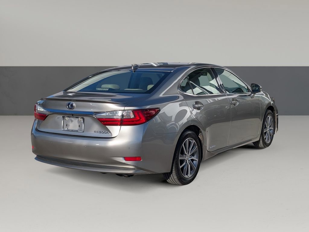 Used 2016 Lexus ES 300h w/ Luxury Package w/Wood Trim image 11