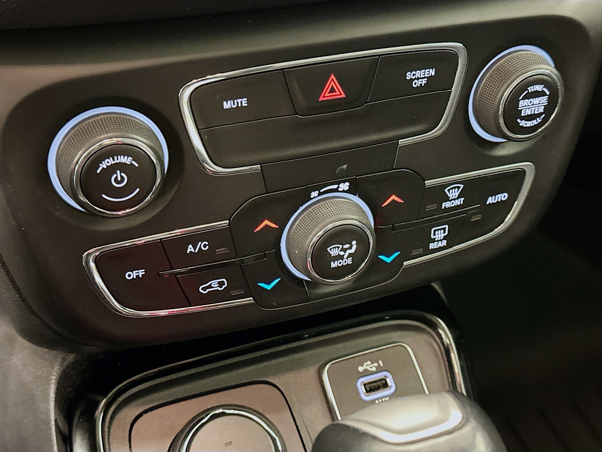 Used 2018 Jeep Compass Limited w/ Navigation Group AWD/4WD image 24