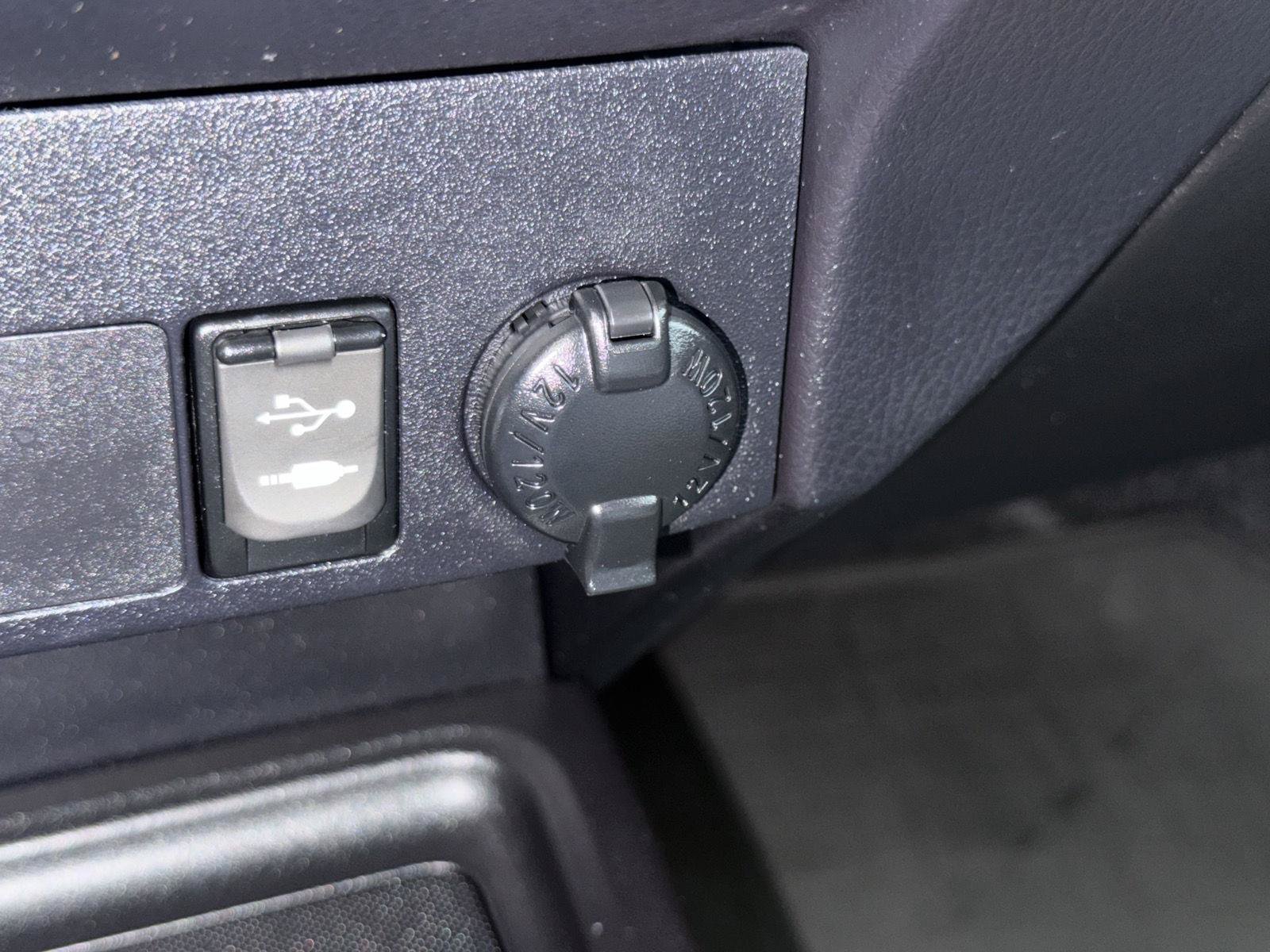 Used 2014 Toyota RAV4 Limited AWD/4WD image 23