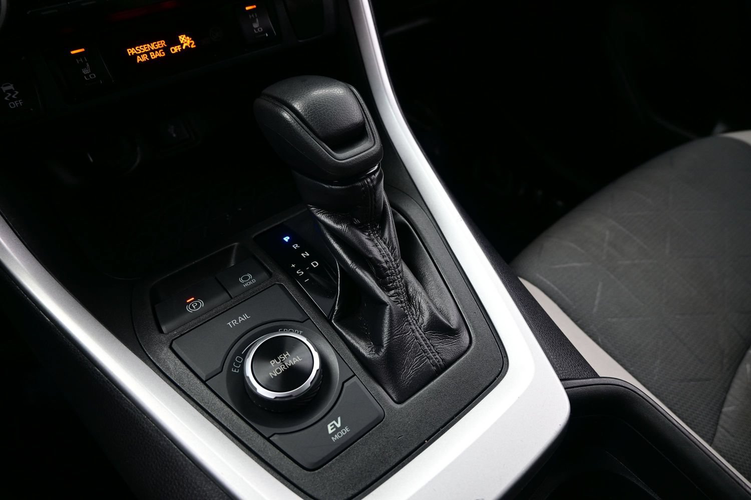 Used 2020 Toyota RAV4 XLE w/ XLE Grade Weather Package AWD/4WD image 22