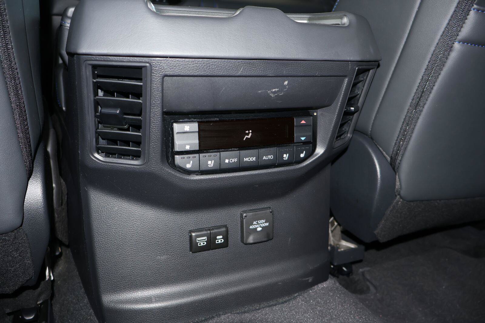 Used 2025 Toyota Sequoia Platinum AWD/4WD image 21