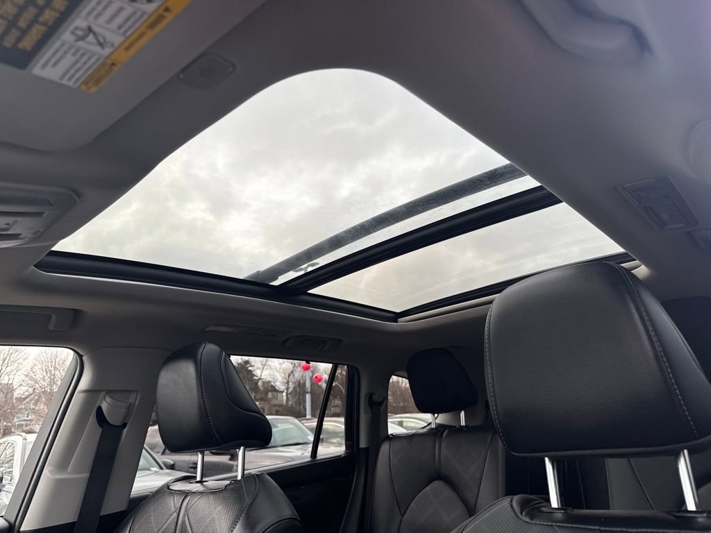 Used 2024 Toyota Highlander Platinum image 17