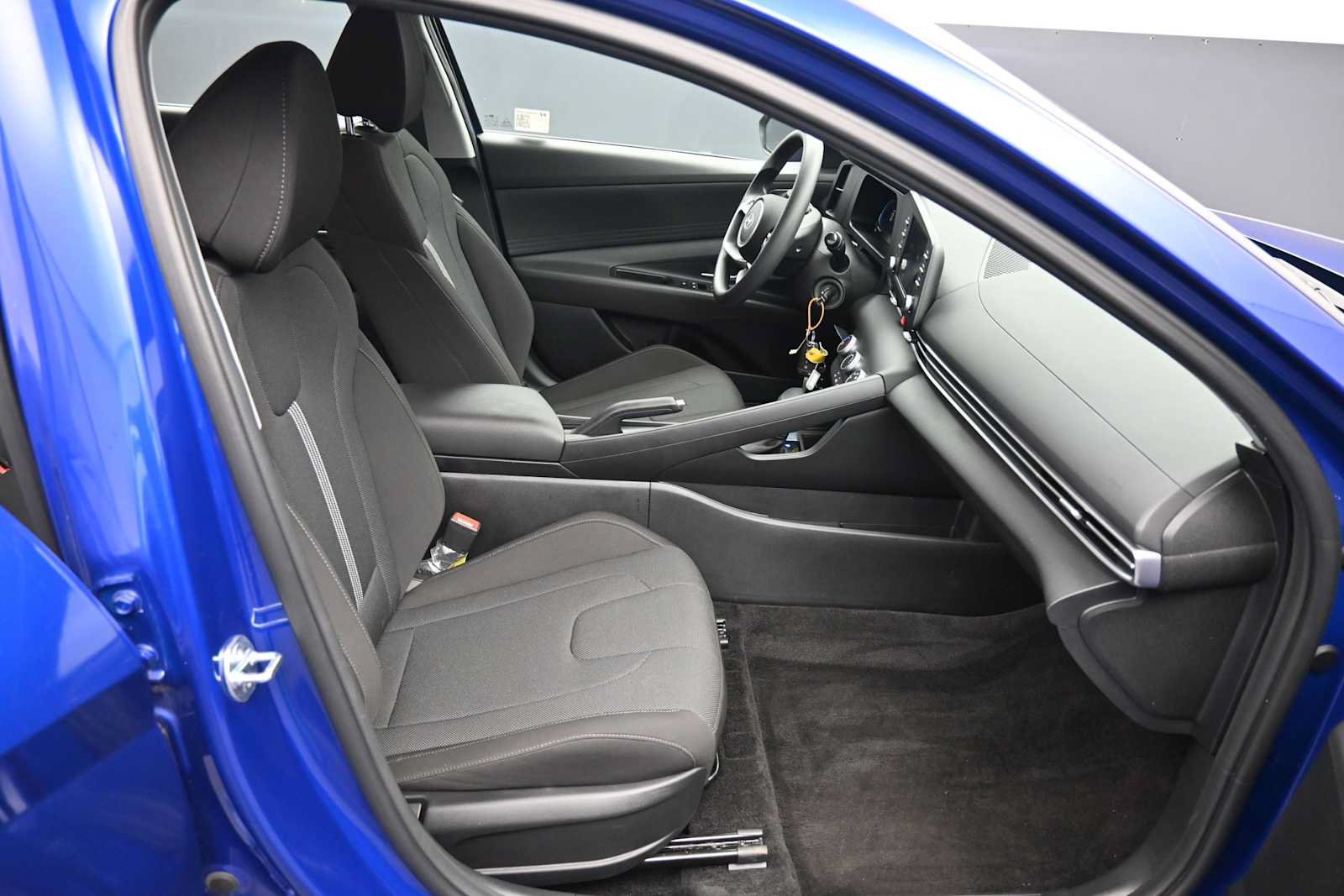 Certified 2025 Hyundai Elantra SE FWD image 23