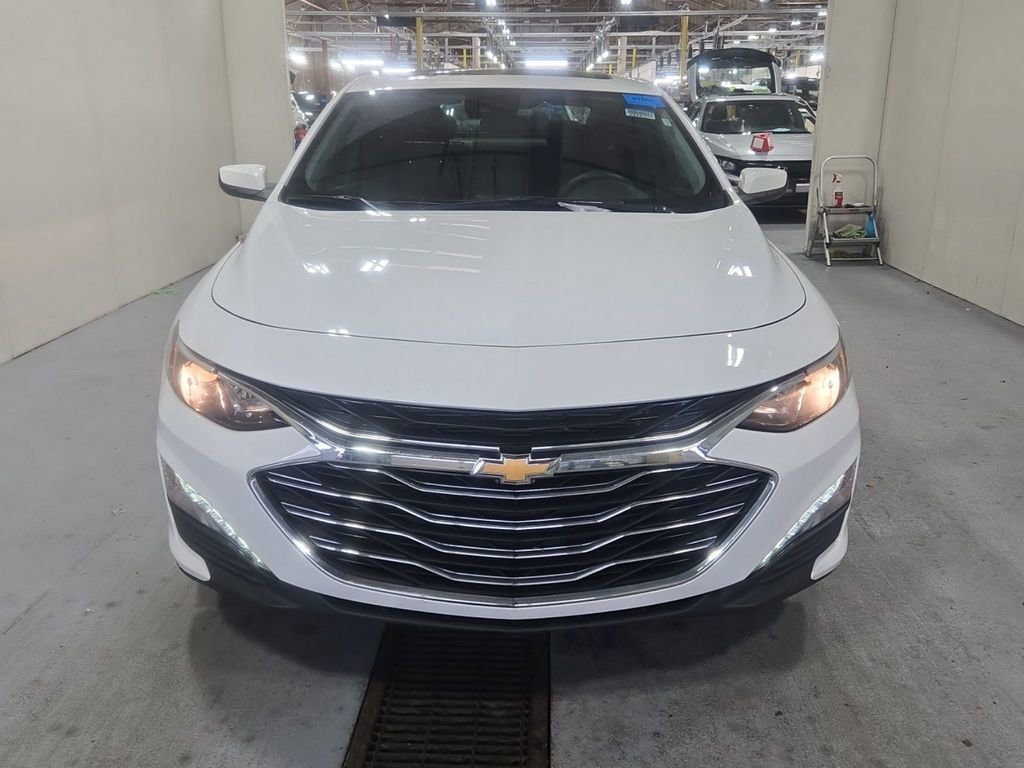 Used 2024 Chevrolet Malibu LT FWD image 2