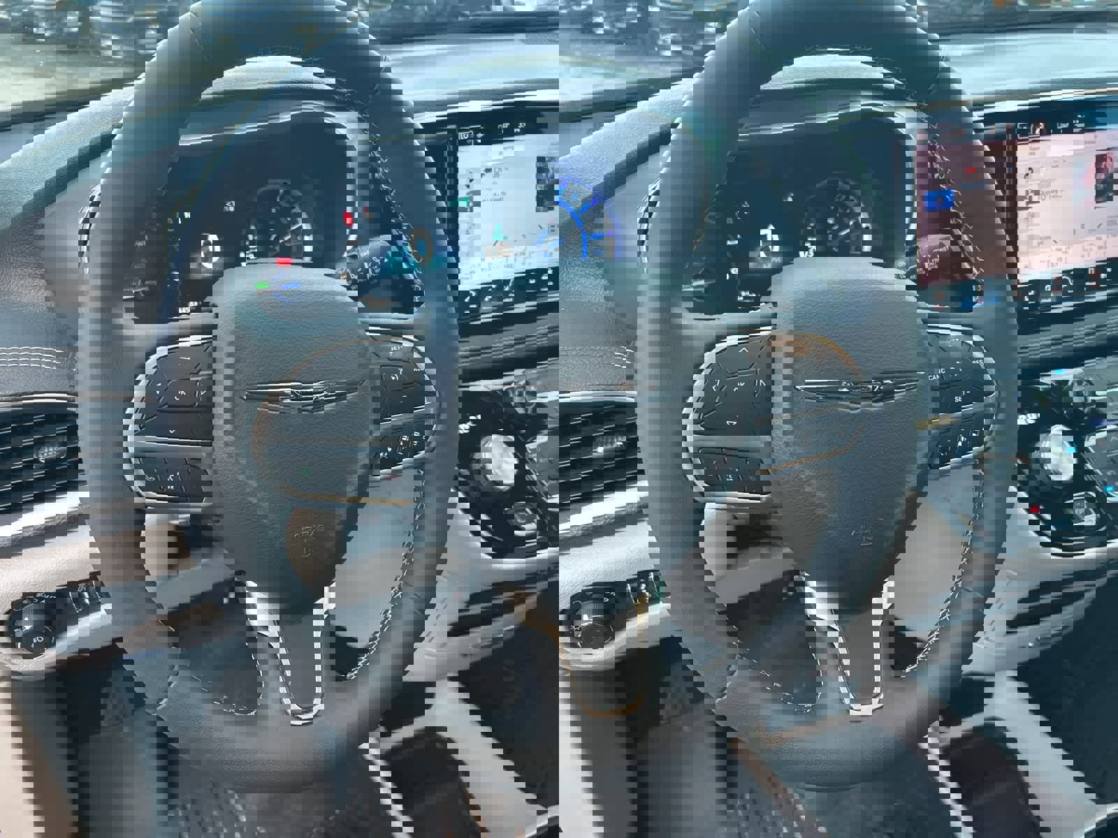 Used 2022 Chrysler Pacifica Touring-L image 35