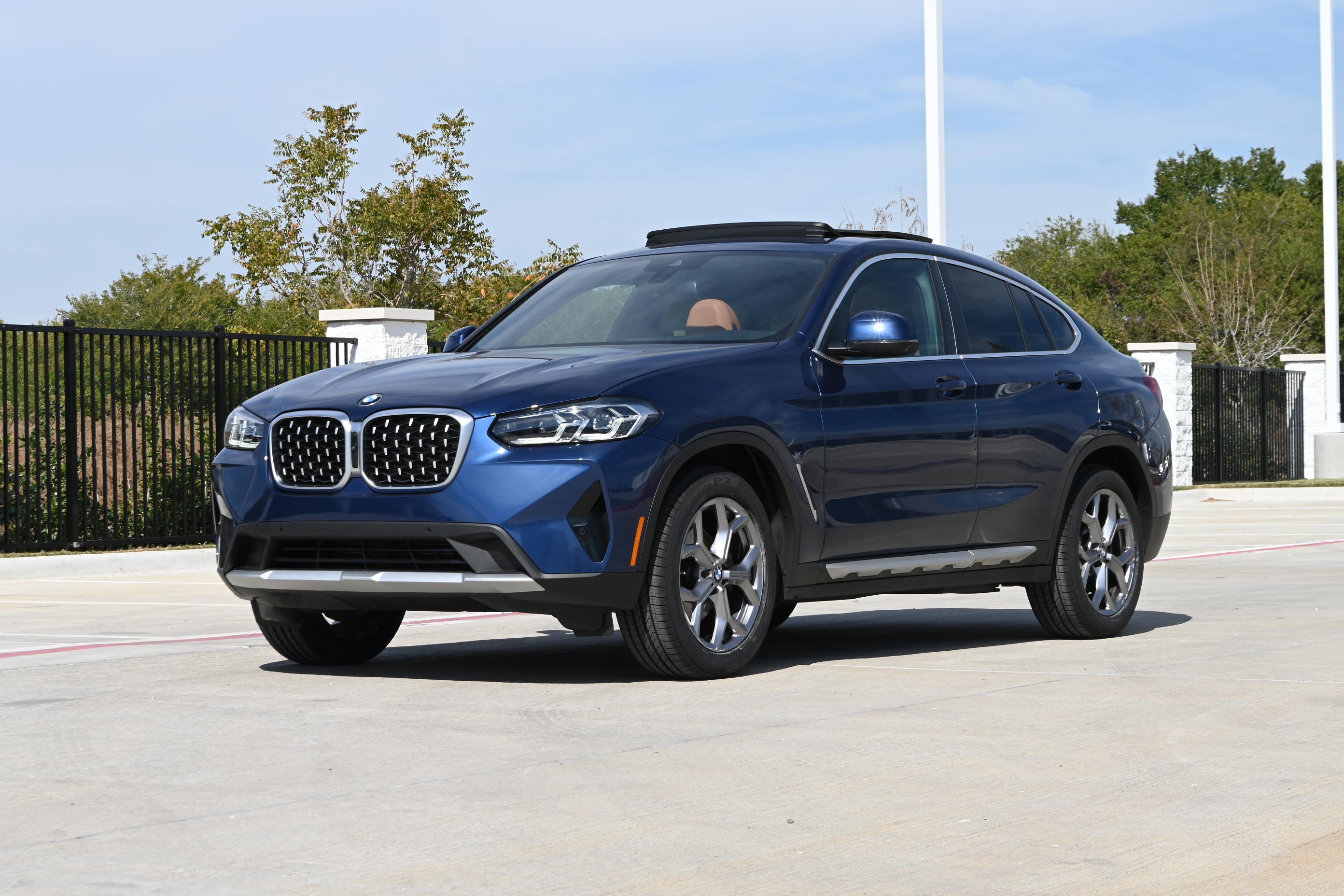 Certified 2025 BMW X4 xDrive30i AWD/4WD image 5