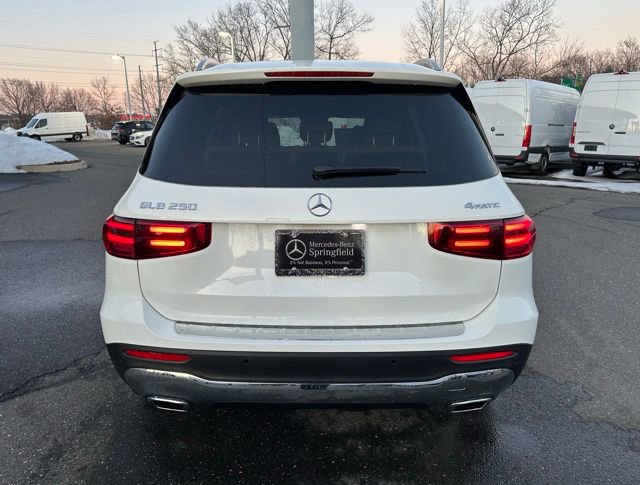 New 2026 Mercedes-Benz GLB 250 4MATIC image 6