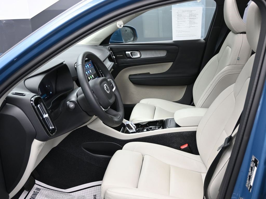 Used 2024 Volvo XC40 B5 Ultimate w/ Protection Package image 16