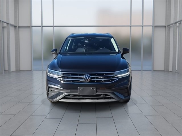 Used 2023 Volkswagen Tiguan SE image 3