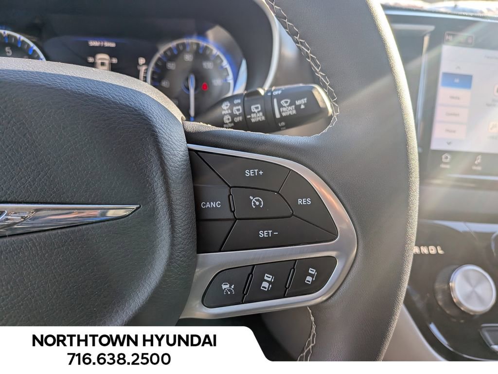 Used 2024 Chrysler Pacifica Touring-L image 28