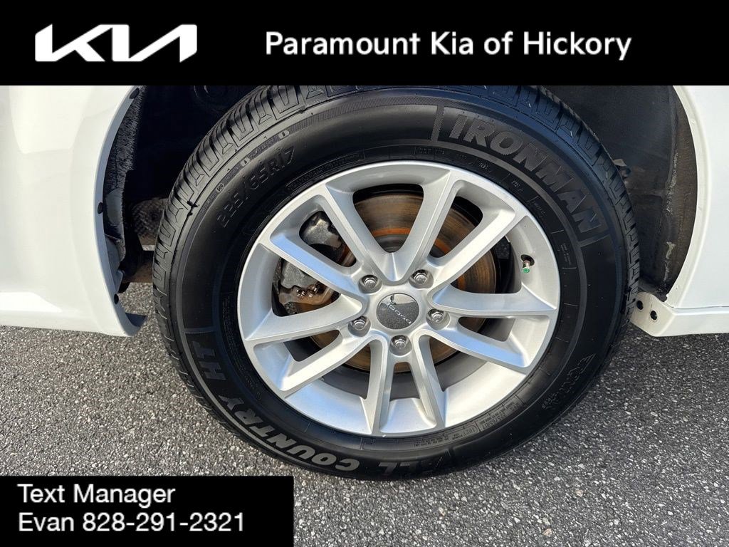 Used 2019 Dodge Grand Caravan SXT image 9