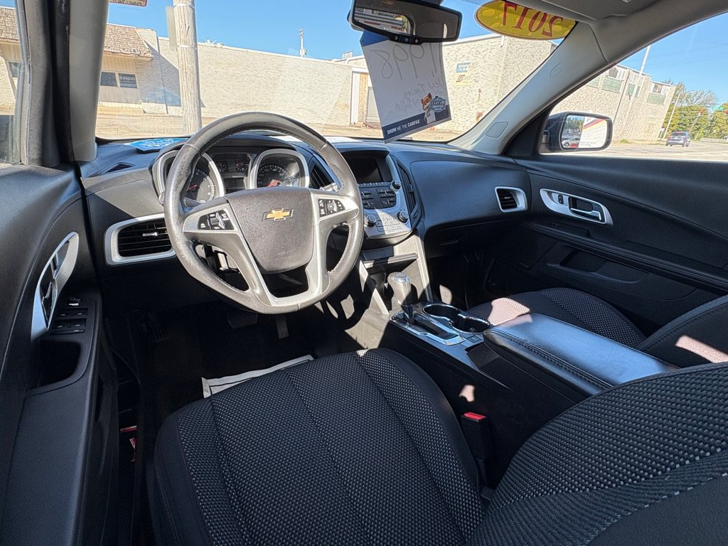 Used 2017 Chevrolet Equinox LT w/ Convenience Package FWD image 9