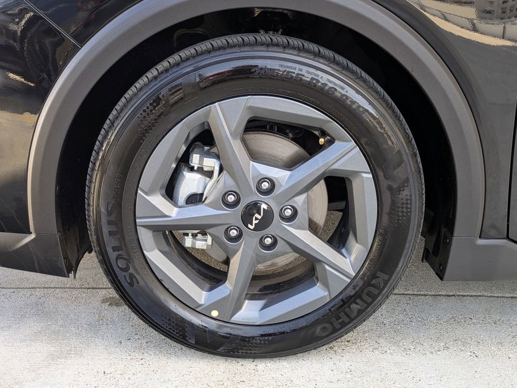 Used 2025 Kia K4 LXS image 31