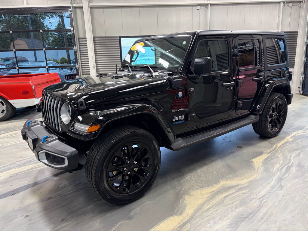 Used 2022 Jeep Wrangler Unlimited Sahara w/ Cold Weather Group AWD/4WD image 37