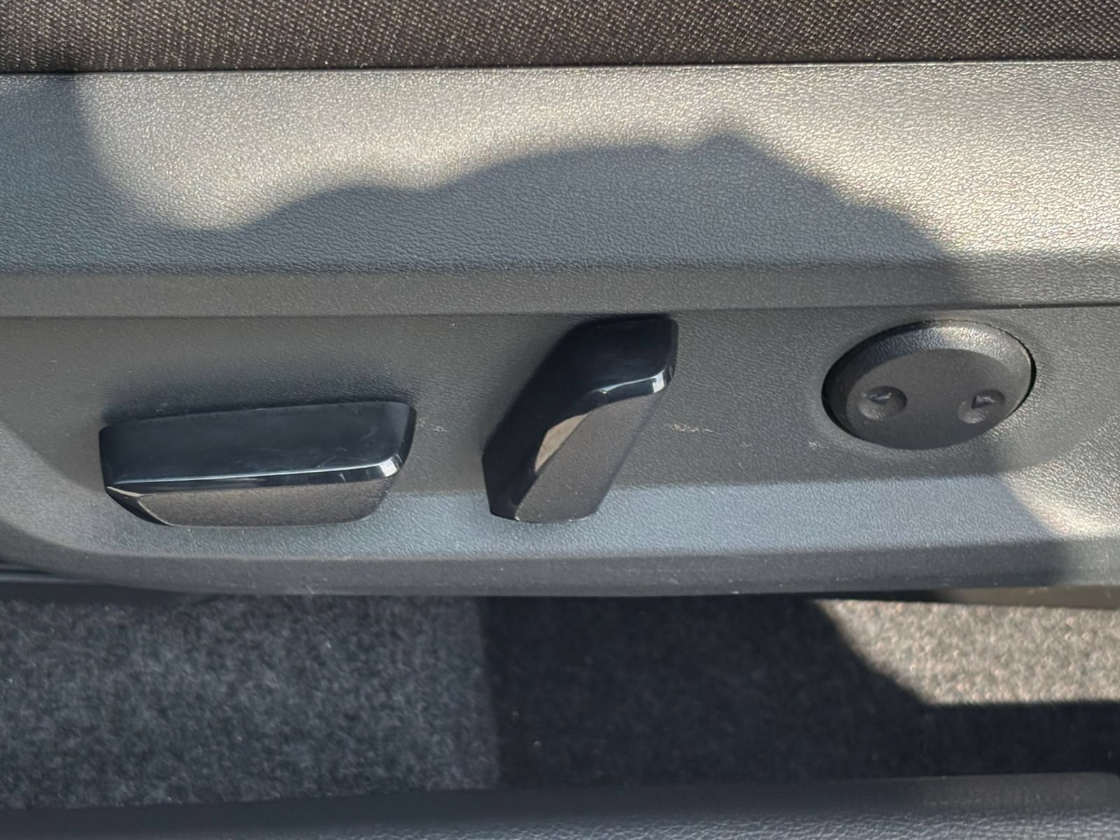 Used 2025 Nissan Rogue SV FWD image 30