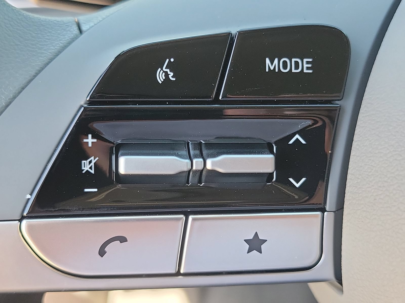 New 2026 Hyundai Elantra SE FWD image 8