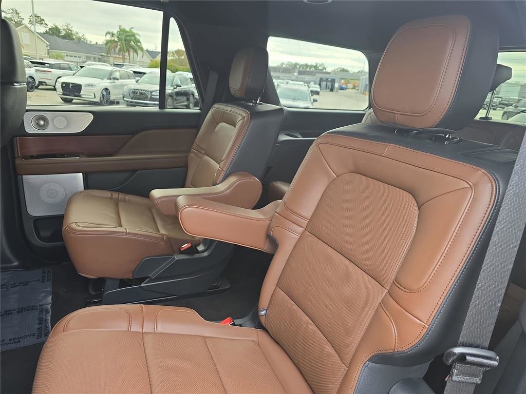Used 2024 Lincoln Navigator Reserve image 17