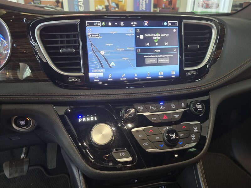 Used 2022 Chrysler Pacifica Pinnacle FWD image 33