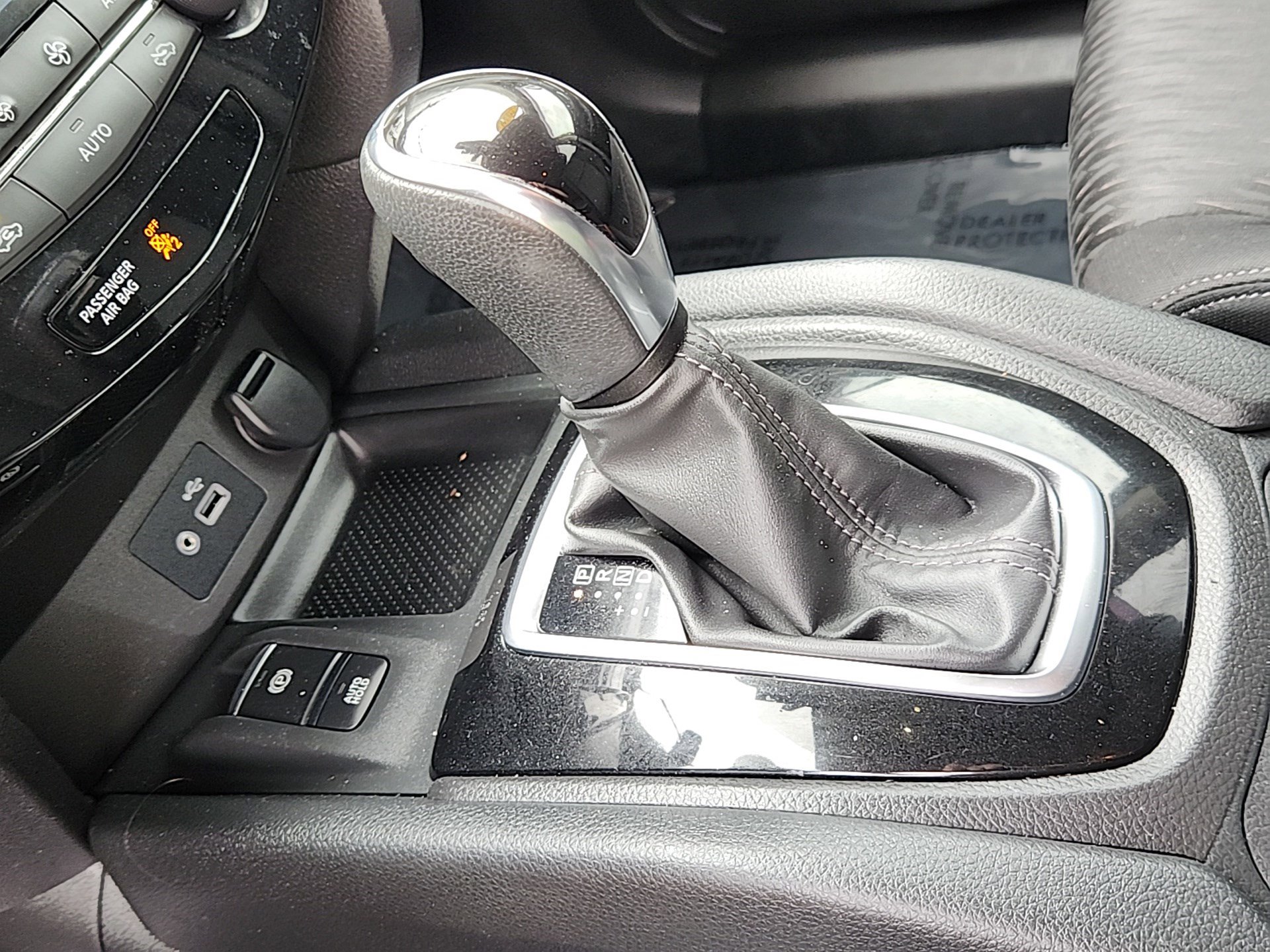 Used 2019 Nissan Rogue SV w/ Premium Package image 14