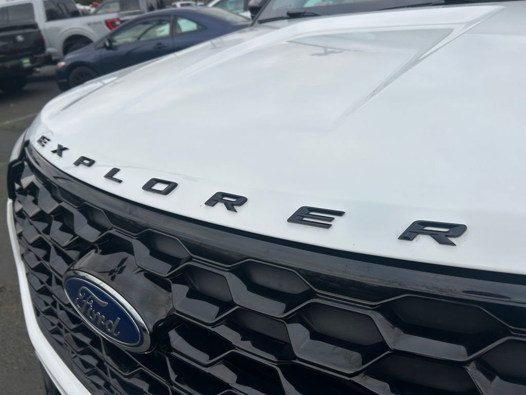 Used 2025 Ford Explorer ST-Line w/ ST-Line Street Pack AWD/4WD image 31