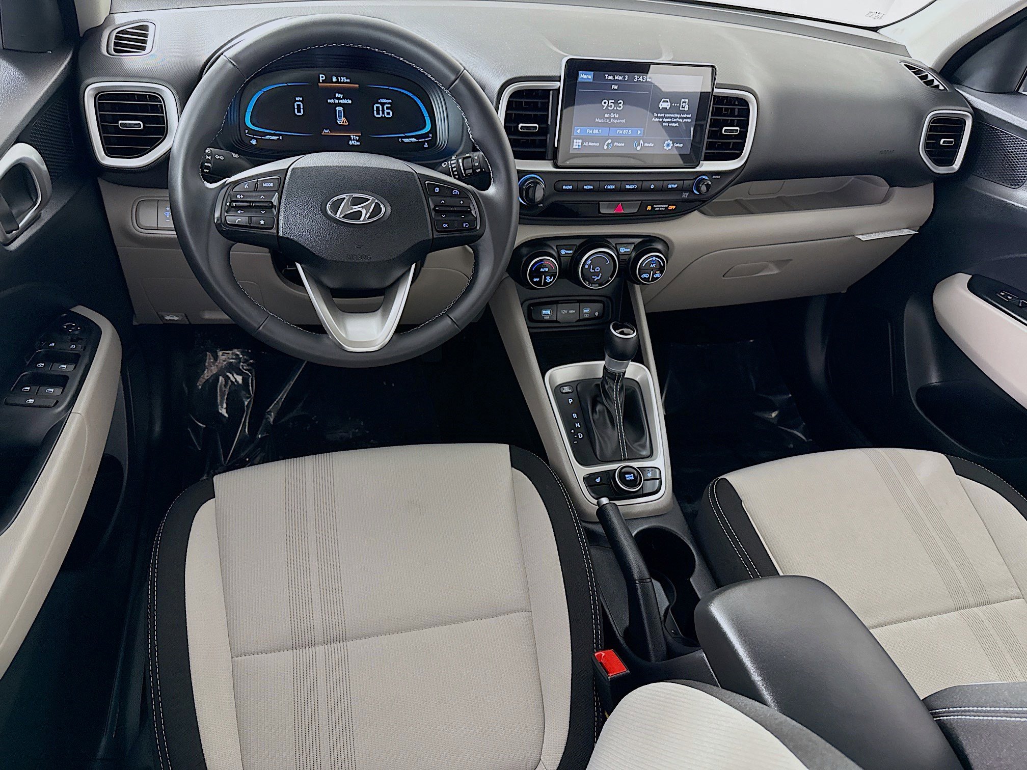 Used 2026 Hyundai Venue SEL image 17