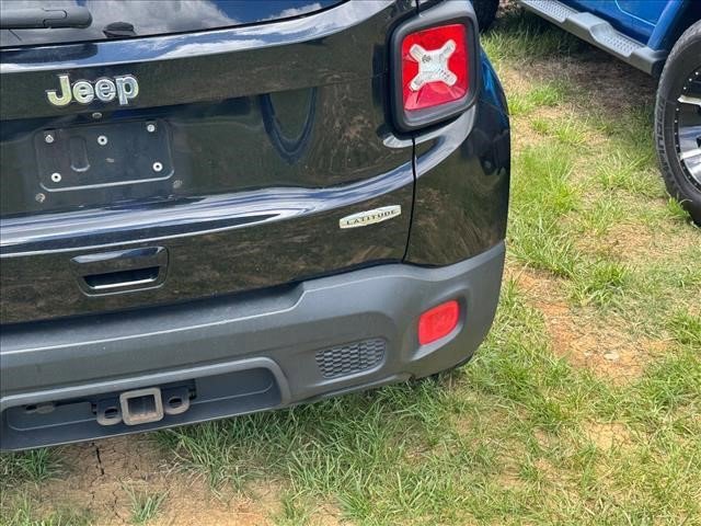 Used 2018 Jeep Renegade Latitude w/ Popular Equipment Group AWD/4WD image 18