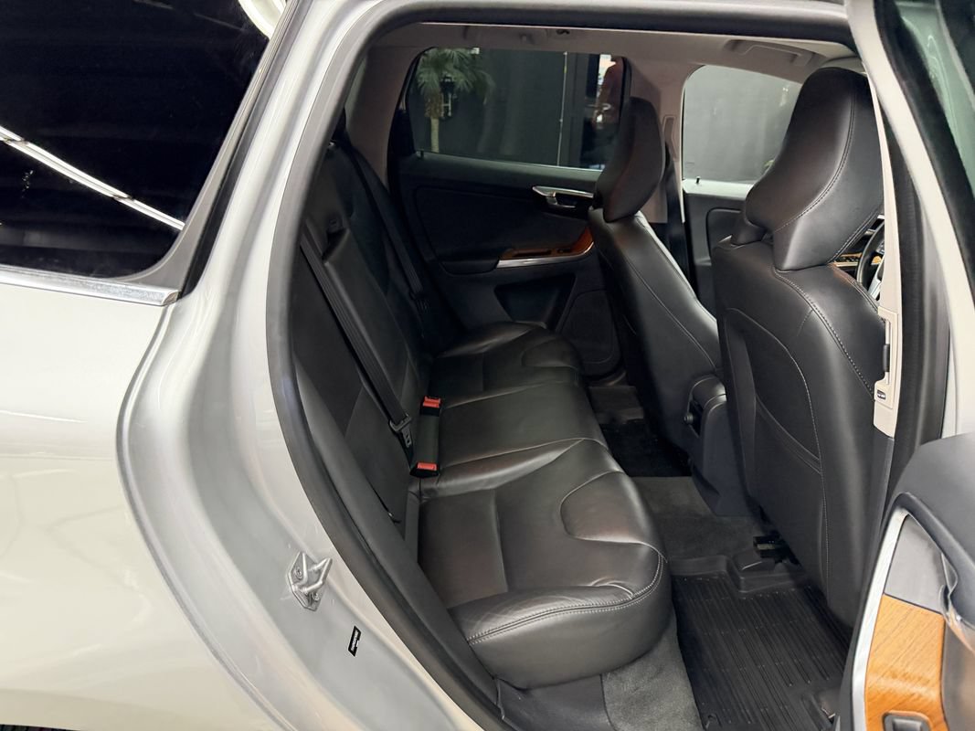 Used 2017 Volvo XC60 T5 Inscription w/ Advanced Package AWD/4WD image 17