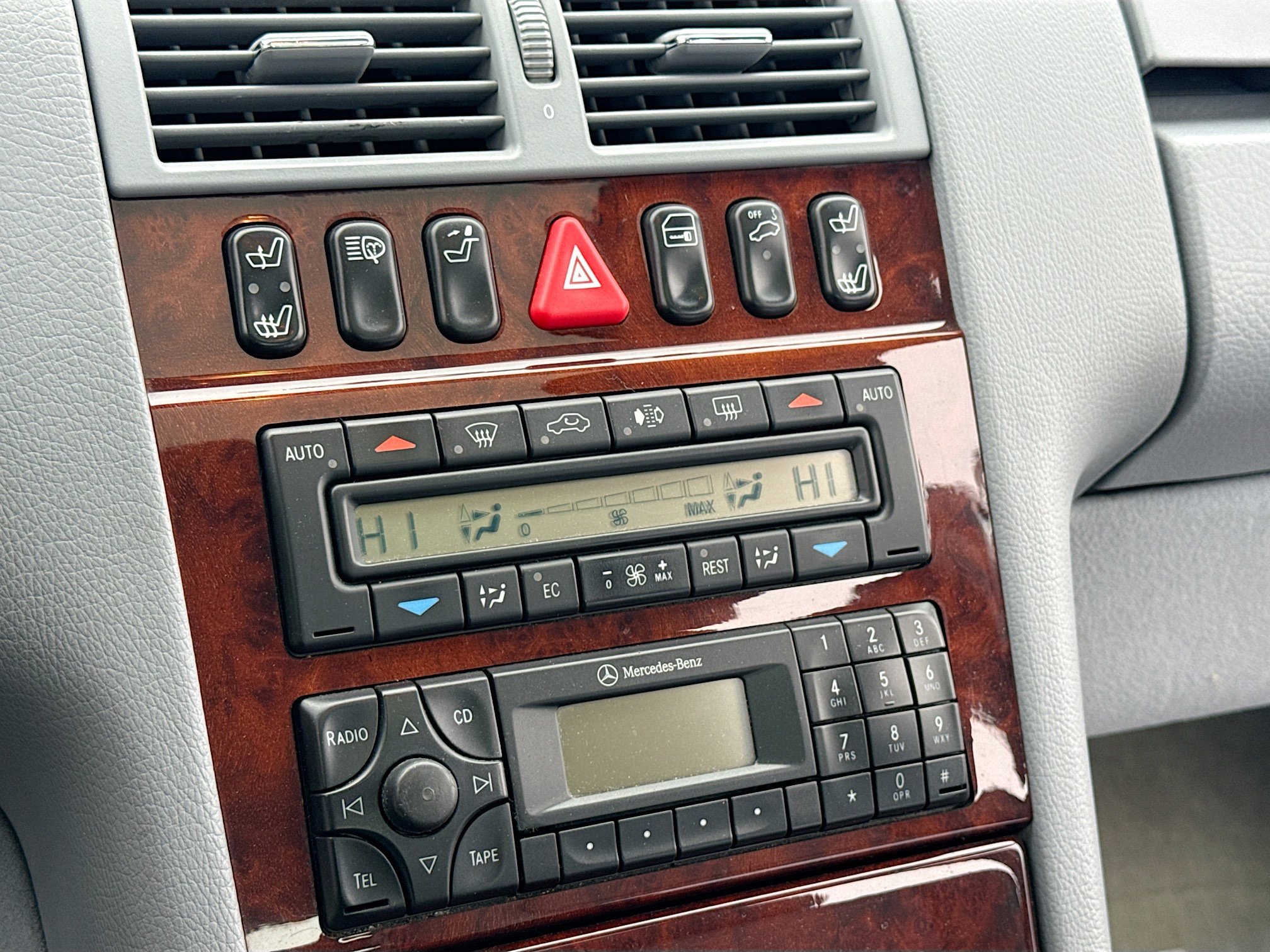 Used 2000 Mercedes-Benz E 430 4MATIC Sedan image 9