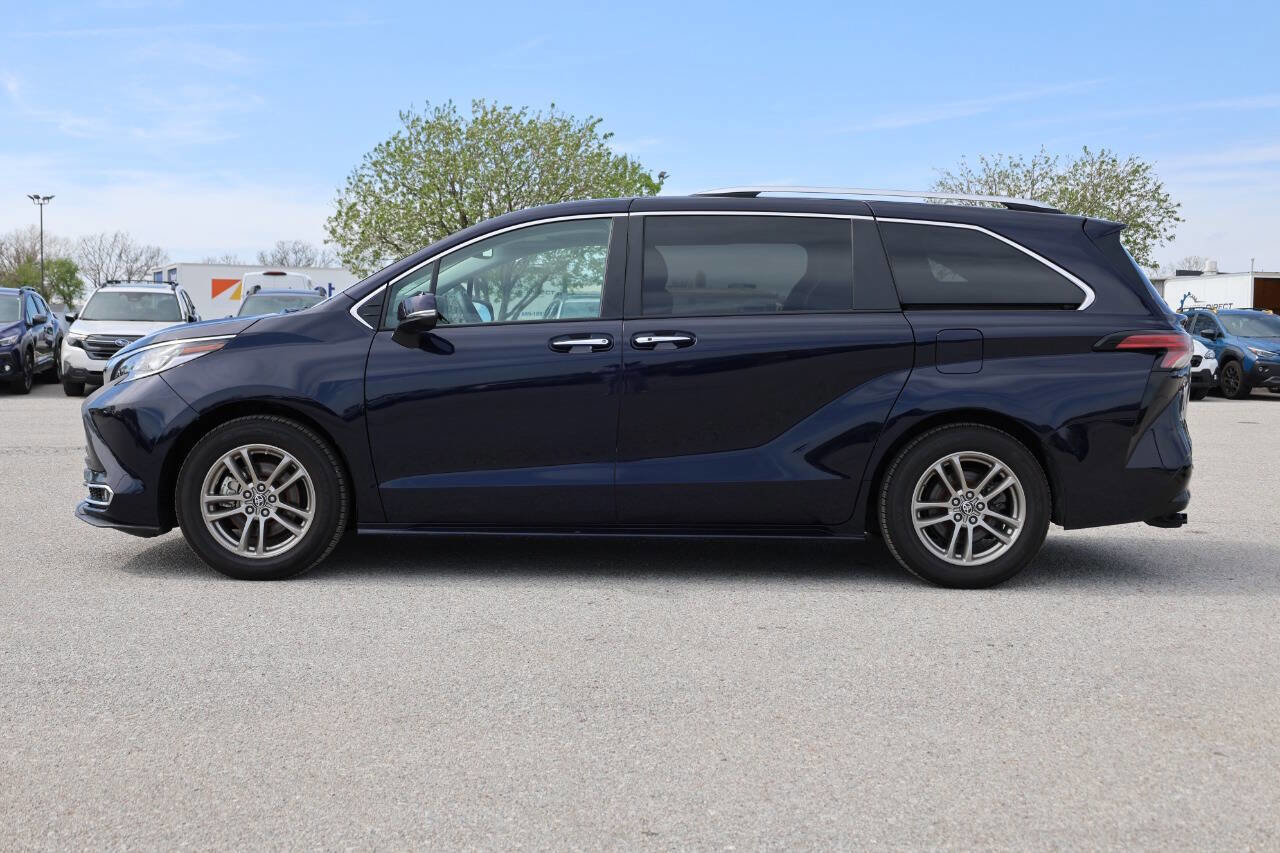 Used 2023 Toyota Sienna Limited AWD/4WD image 8