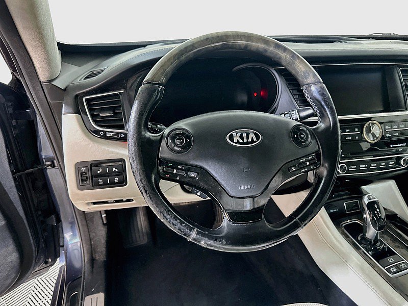 Used 2015 Kia K900 Luxury w/ VIP Package (Discontinued) RWD image 12