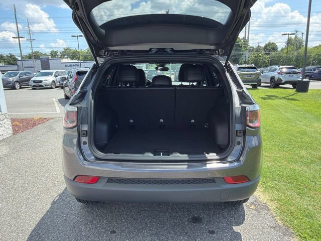 Used 2023 Jeep Compass Latitude AWD/4WD image 8