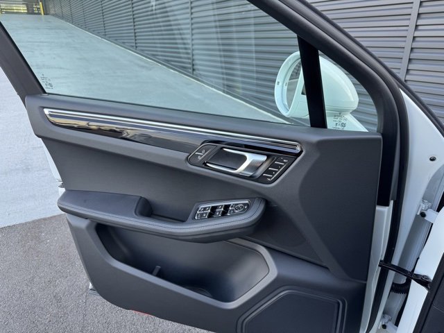 New 2026 Porsche Macan image 13