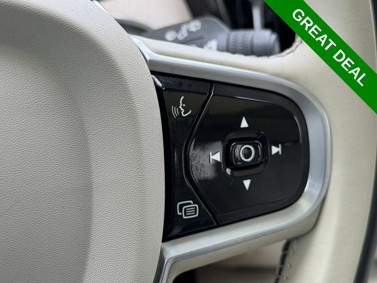 Used 2022 Volvo XC60 T8 Inscription AWD/4WD image 17