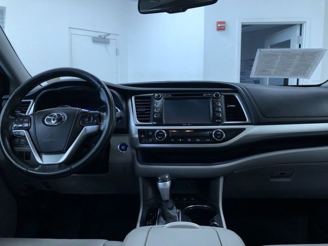 Used 2015 Toyota Highlander XLE image 17
