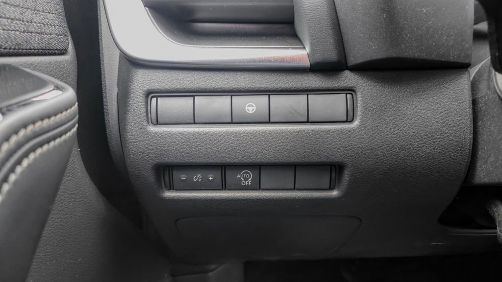 Used 2023 Nissan Rogue SV AWD/4WD image 19