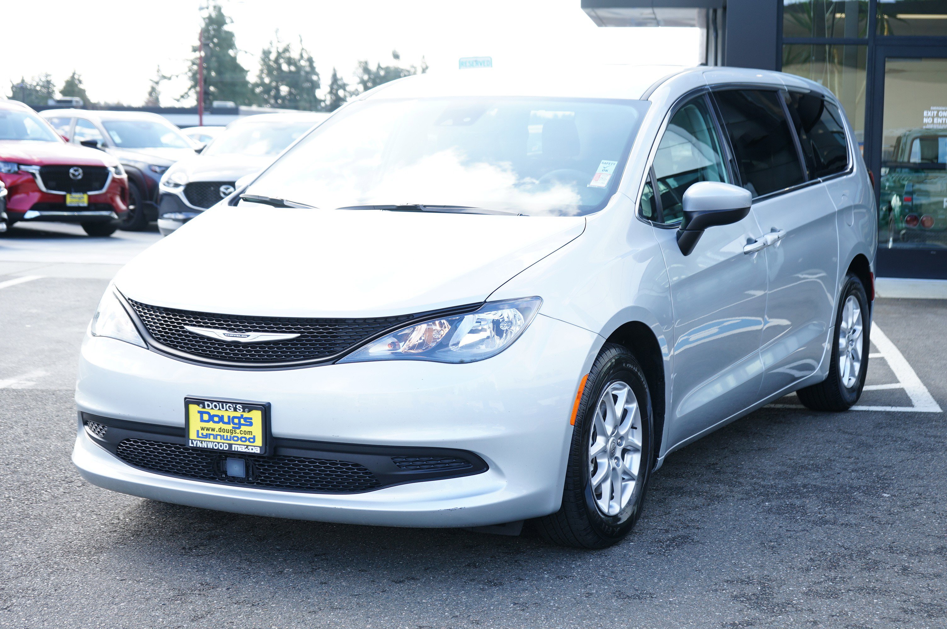 Used 2023 Chrysler Voyager LX image 7