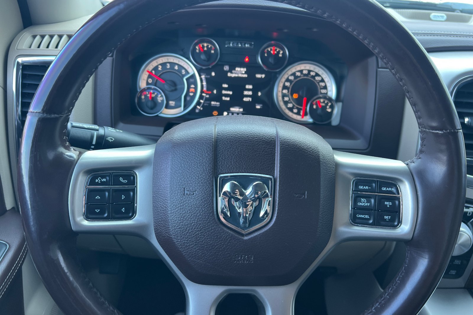 Used 2018 RAM 1500 Laramie w/ Convenience Group AWD/4WD image 27