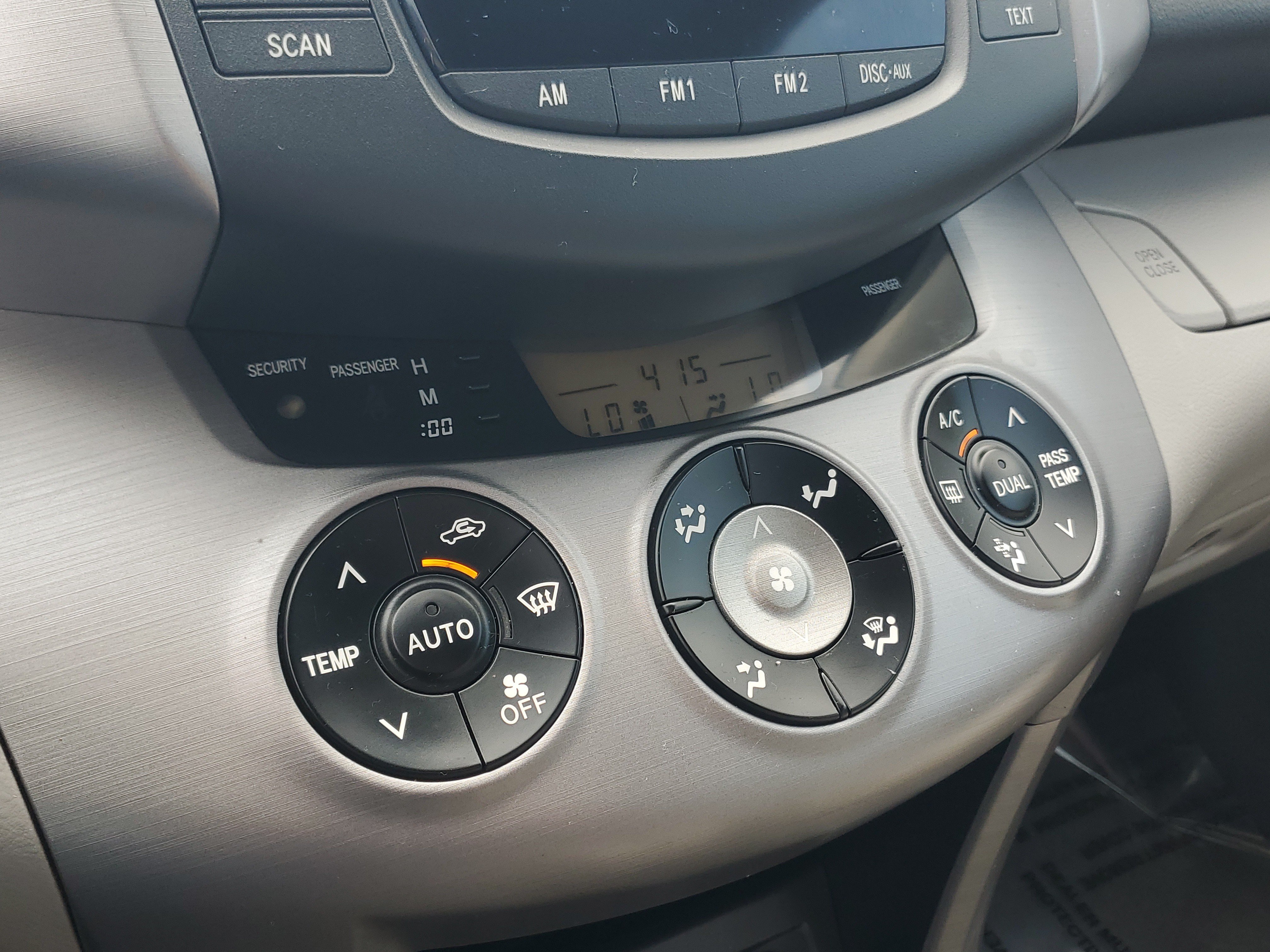 Used 2006 Toyota RAV4 Limited AWD/4WD image 30