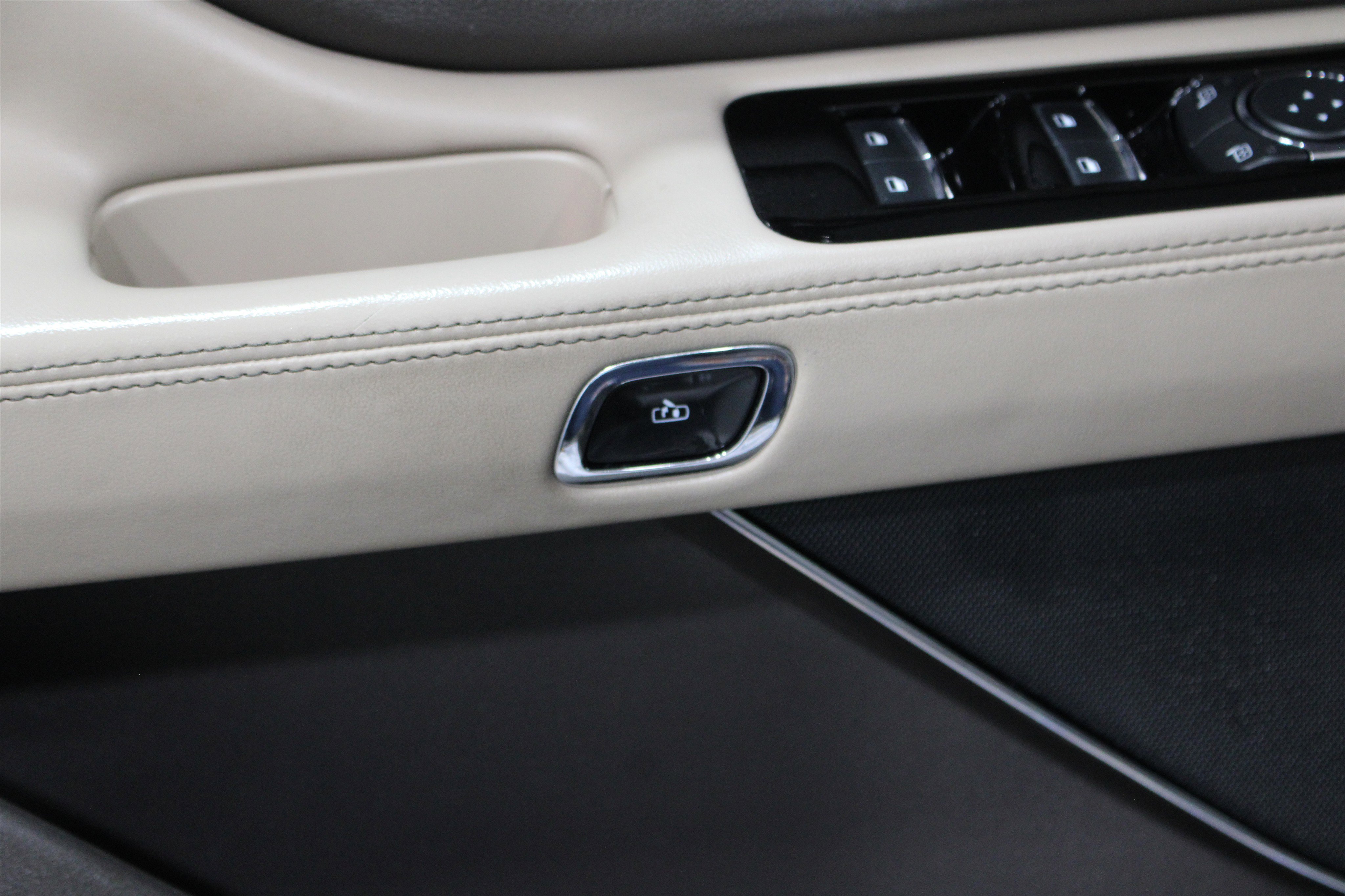 Used 2021 Lincoln Aviator Reserve w/ Equipment Group 201A AWD/4WD image 8