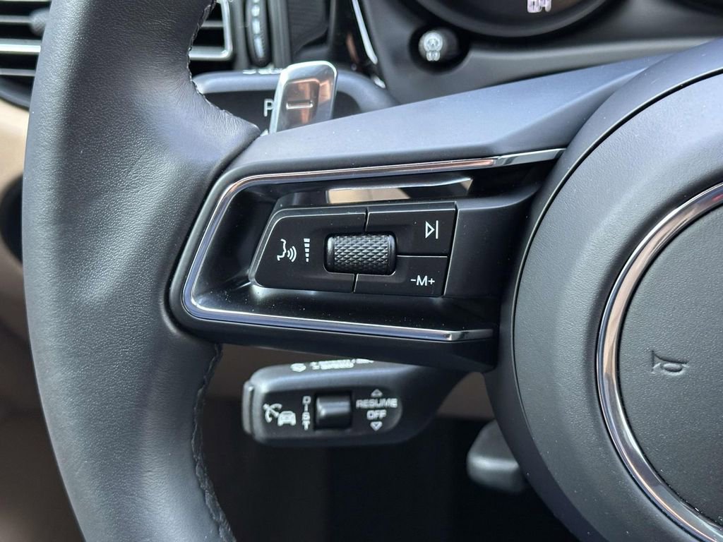 Certified 2025 Porsche Macan image 21