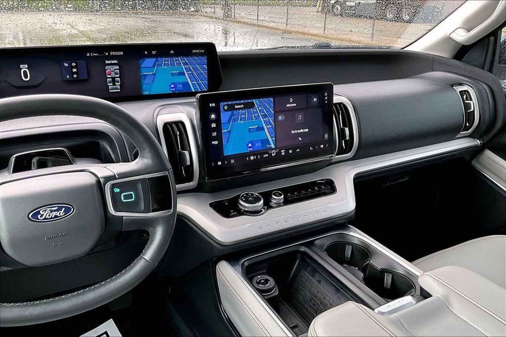 Used 2025 Ford Expedition Active AWD/4WD image 6