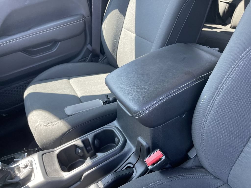 Used 2022 Jeep Wrangler Unlimited Sahara AWD/4WD image 21