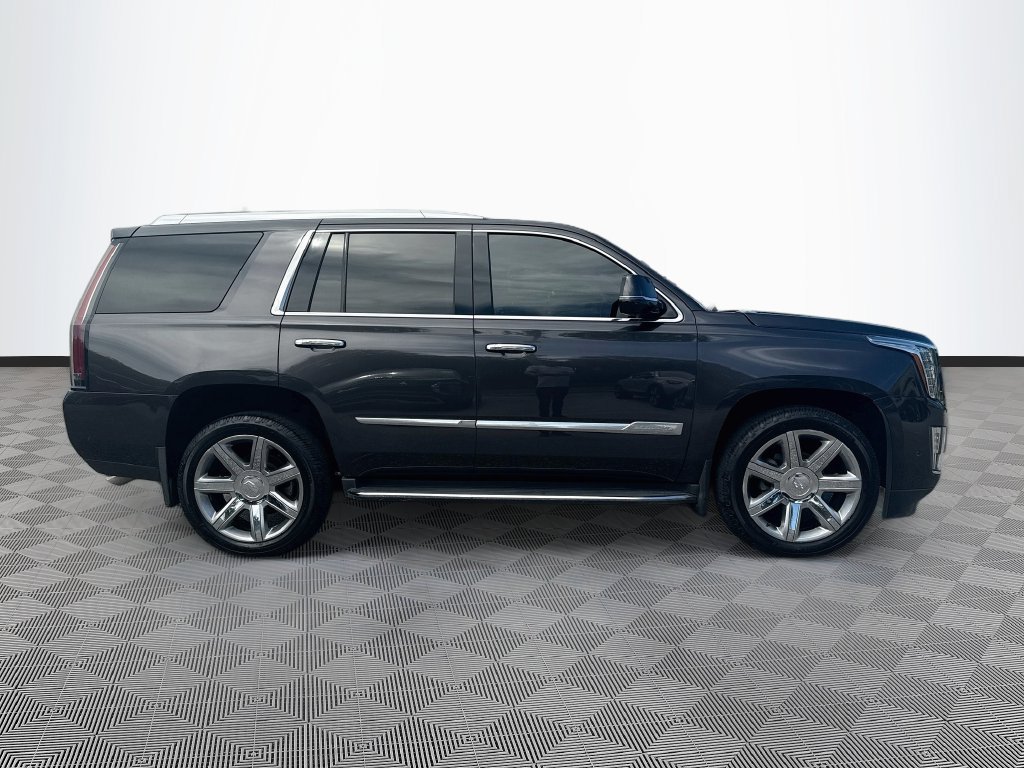 Used 2018 Cadillac Escalade Premium Luxury AWD/4WD image 5