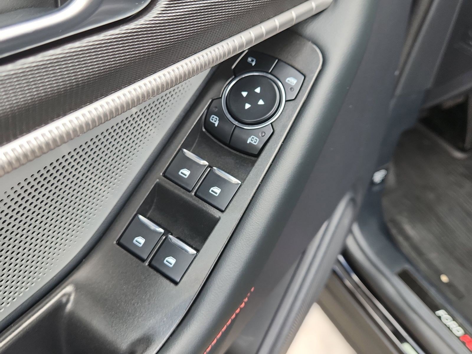 Used 2025 Ford Explorer ST AWD/4WD image 19