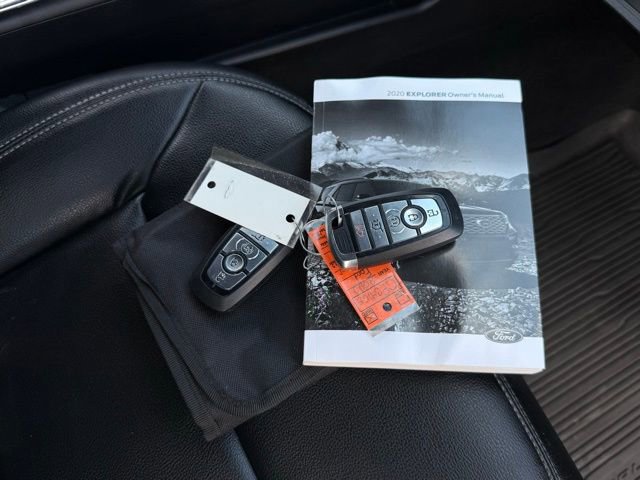 Used 2020 Ford Explorer XLT w/ Equipment Group 202A image 5