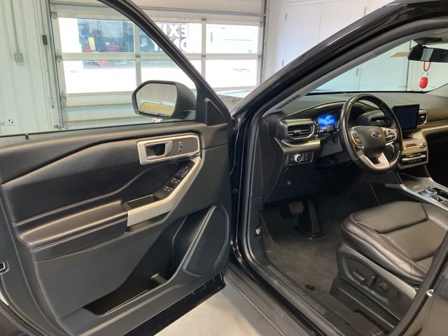 Used 2022 Ford Explorer XLT image 19