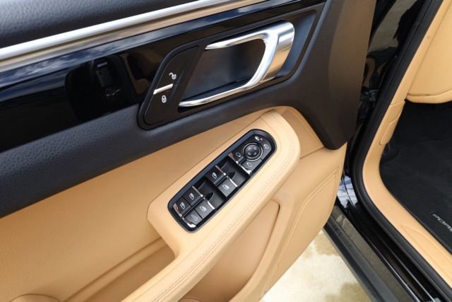 Used 2018 Porsche Macan image 31