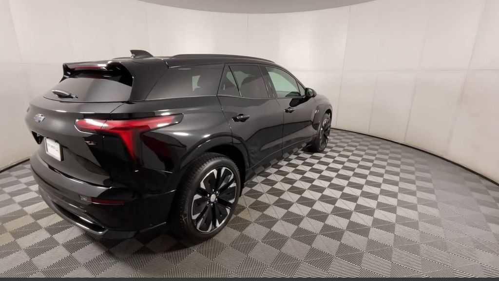 New 2025 Chevrolet Blazer EV RS image 17